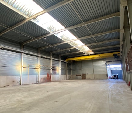 Magazijnen (600 m² en 800 m²) in industriezone te Zottegem