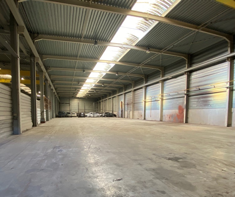 Magazijnen (600 m² en 800 m²) in industriezone te Zottegem