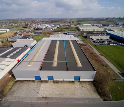 Magazijnen (600 m² en 800 m²) in industriezone te Zottegem