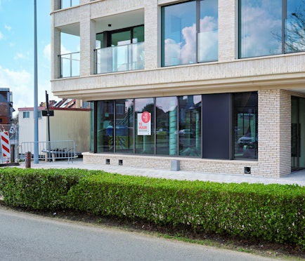 Nieuwbouwkantoren (1.016 m²) te huur in Brugge.