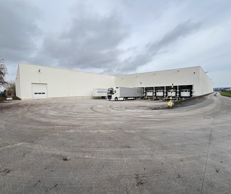 Magazijnen (6.270 m² - 15.370 m²) te huur in Dendermonde
