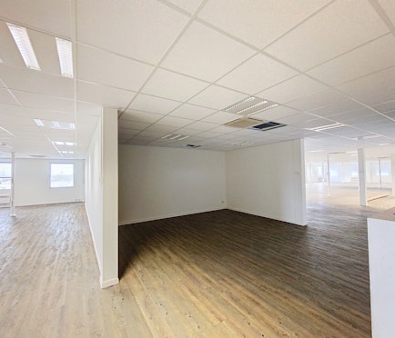 Kantoren (180 - 398 m²) vlakbij E40 te Drongen