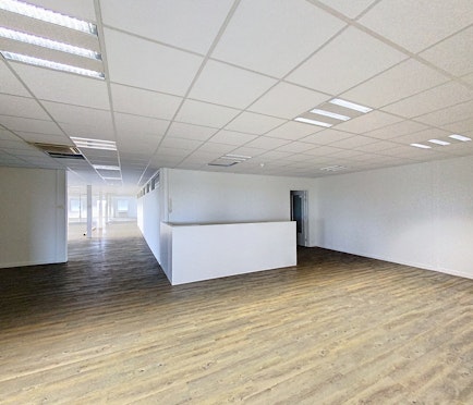 Kantoren (180 - 398 m²) vlakbij E40 te Drongen