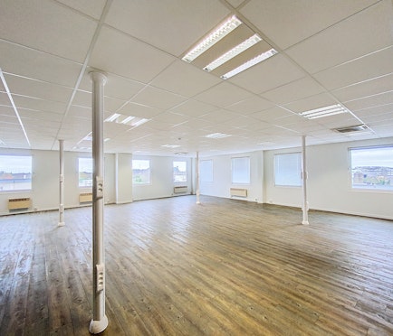 Kantoren (180 - 398 m²) vlakbij E40 te Drongen