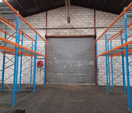 Magazijn (900 m² - 2.700 m²) te huur in Kapellebrug (NL)