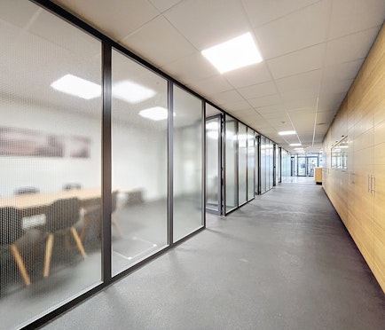 Kantoren (96 m² - 773 m²) te huur in Nazareth-De Pinte