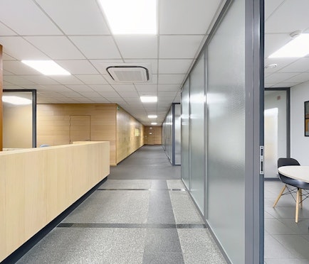 Kantoren (96 m² - 773 m²) te huur in Nazareth-De Pinte